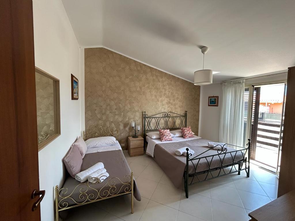 Nina Apartament Giardini Naxos Con Posto Auto Exterior foto