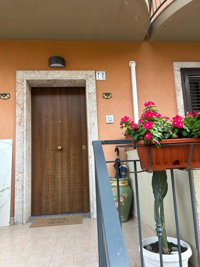 Nina Apartament Giardini Naxos Con Posto Auto Exterior foto